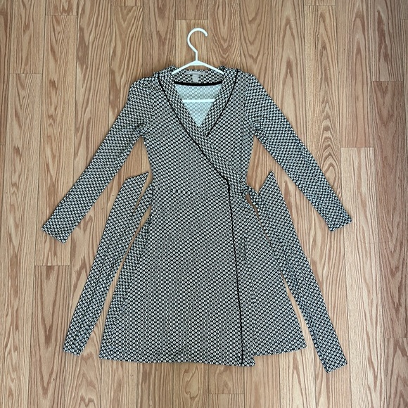 Banana Republic Gemma Wrap Black and White Women’s Dress (Size XS) - Picture 5 of 8